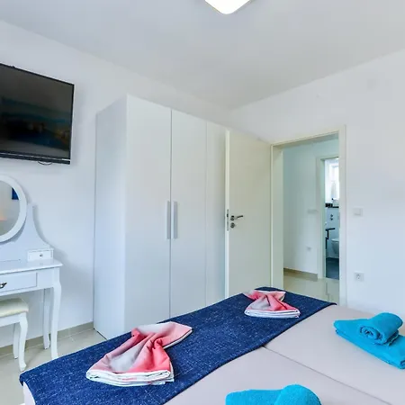 Apartment Family Friendly With A Swimming Pool - Kozjak, - 18589 Vir
