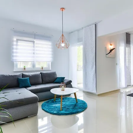 Apartment Family Friendly With A Swimming Pool - Kozjak, - 18589 Vir