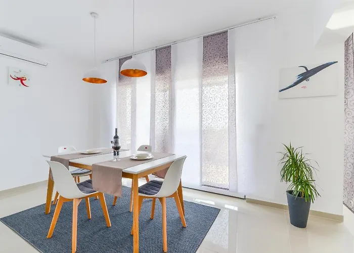 Lägenhet Family-friendly With Swimming Pool - Kozjak, - 18589