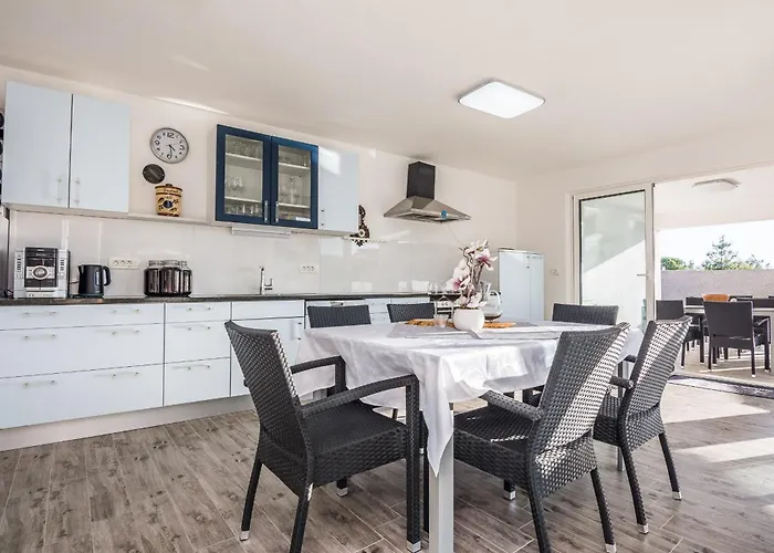 Family-friendly With Swimming Pool - Kozjak, - 18589 Vir